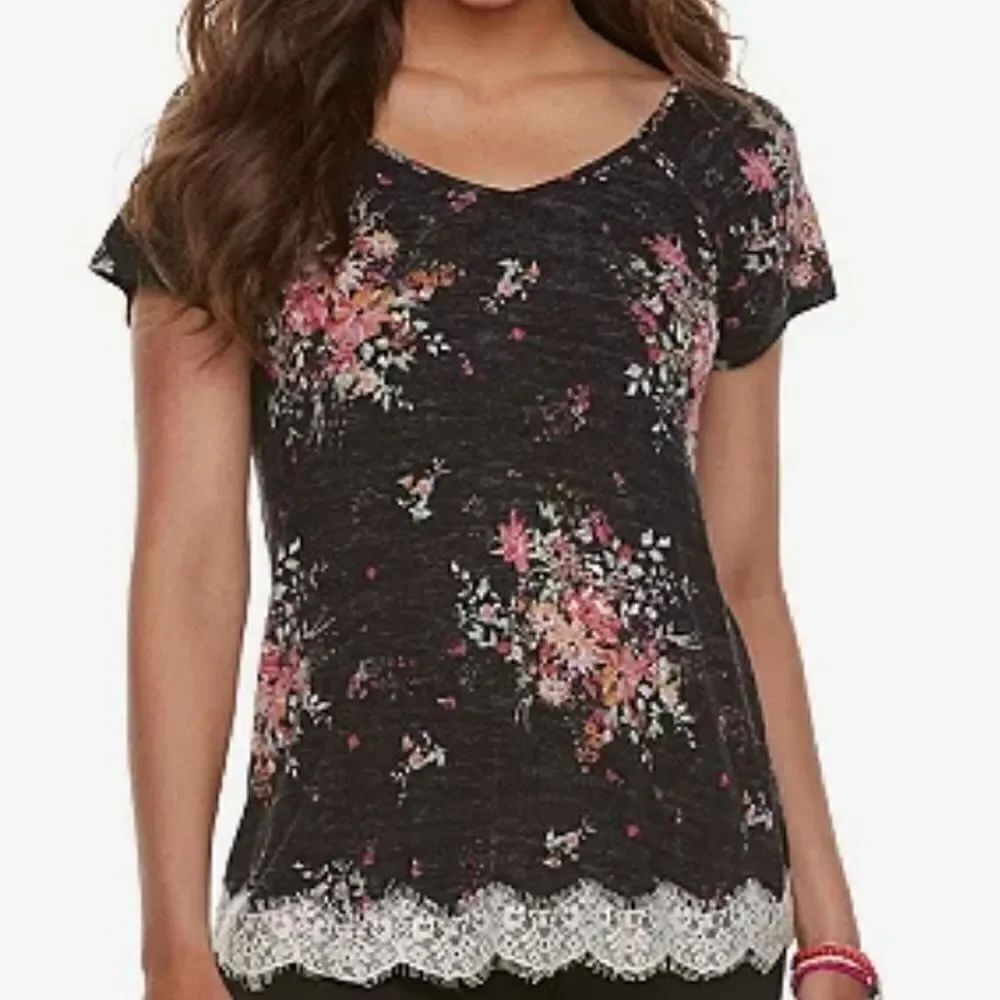 Rewind Juniors Womens Blue Floral V-Neck Short Sleeve Blouse